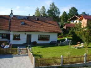 Geräumiges Ferienhaus in Rittsteig mit Terrasse, Garten und Grill